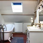 Apartment O D\'Chato
